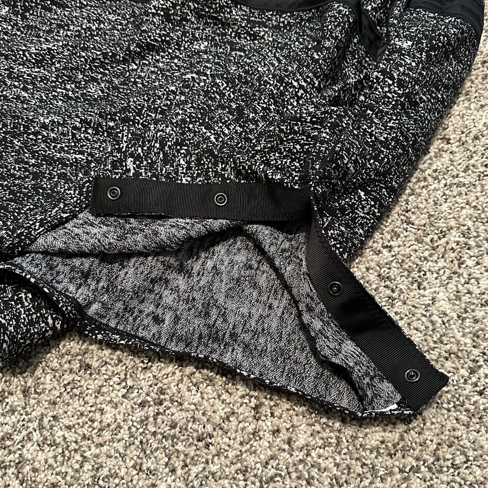 Lululemon Vinyasa Snap Wrap Scarf - Picture 5 of 5
